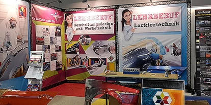 Händler - PLZ 5161 (Österreich) - Lehrberuf Beschriftungsdesign- und Werbetechniker, Ausstellung auf Berufsinformationsmesse in Salzburg - Agentur West - Manfred Salfinger