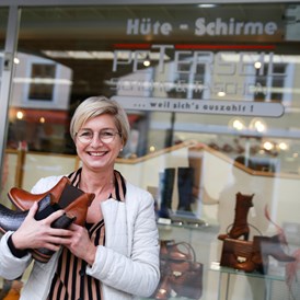 Unternehmen: Sylvia Enzenhofer-Geschäftsinhaberin - Peterseil Schuhe und Taschen