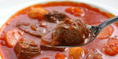 Händler - Wien-Stadt Wien - Rindsgulasch mit Kartoffeln (A.C.G)  5,90€ - Burrito Casa