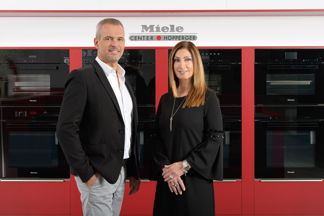 Unternehmen: Inhaber Thomas & Sandra Höpperger führen das Unternehmen bereits in 2. Generation  - Miele Center Höpperger