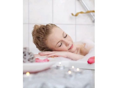 Unternehmen: Aromatherapie - Heilende Düfte aus der Apotheke - Borromäus Apotheke