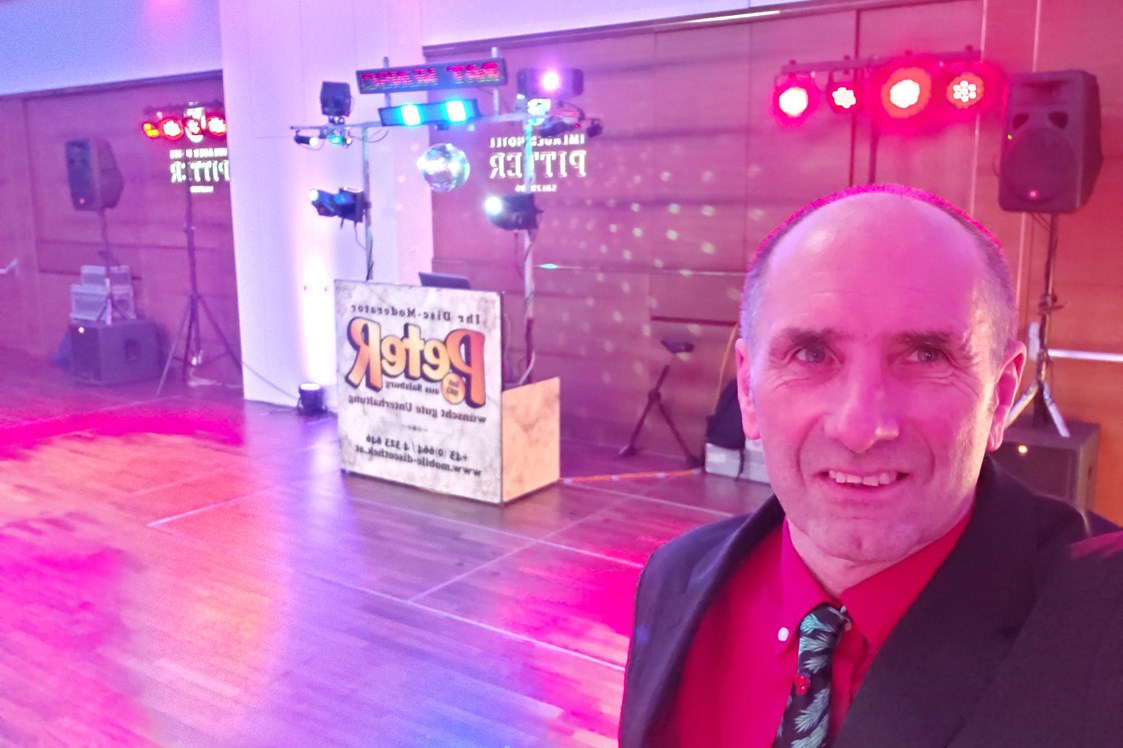 Betrieb: Weihnachtsfeier im Event Center im Hotel Pitter in Salzburg - Peter´s Mobile Discothek / Disc-Moderator Peter Rebhan aus Salzburg