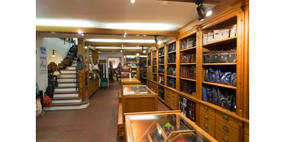 Händler - PLZ 5161 (Österreich) - Lederhaus Schliesselberger in Salzburg, Lederergasse 5. - Lederwaren Schliesselberger