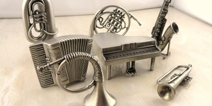 Händler - Tresdorf (Leobendorf) - Miniatur Musikinstrumente aus Zinn - JOY Miniatur Musikinstrumente – 6 Modelle