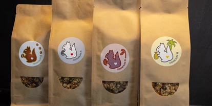 Händler - PLZ 8200 (Österreich) - Granolini Knusermüsli
* Hausgemachtes Granola/Knuspermüsli
* hergestellt im schonendem Röstverfahren
* in den Varianten: Knusperglück, Coffee Crunch, Chocolate Crunch und Tropical
 - Bean Power - Coffee and more