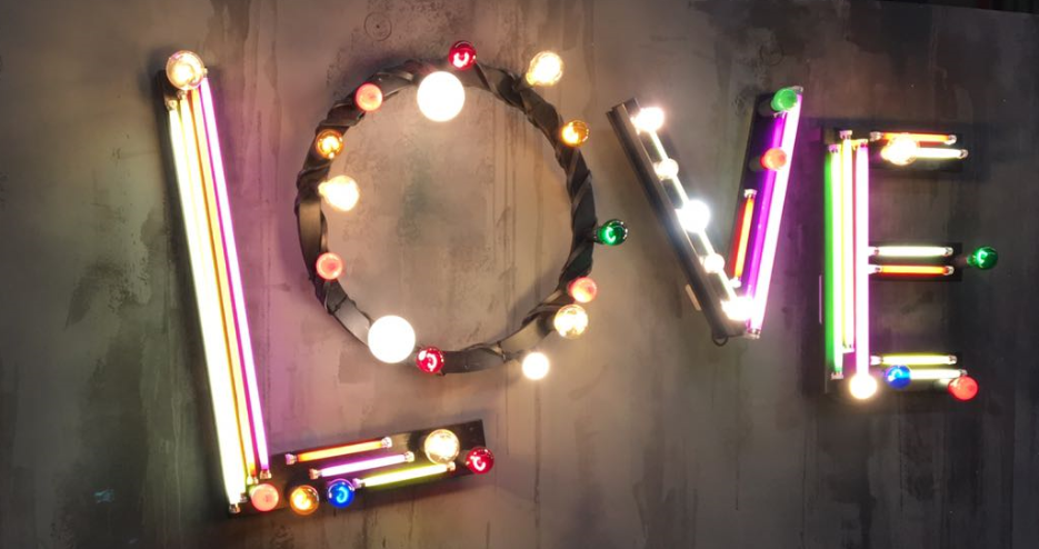 Händler - Wien-Stadt Landstraße - Lampenkonstruktion für Diesel/Fowrad Creative Festival - PEGASUS Systems GmbH