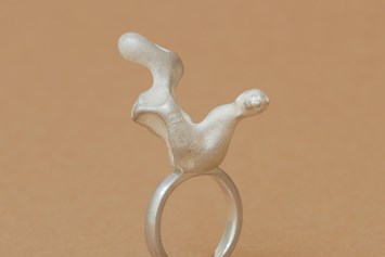 Unternehmen: TUKOA Kollektion "Coral Embrace". Ring aus Silber, RW52. - TUKOA Jewellery Design