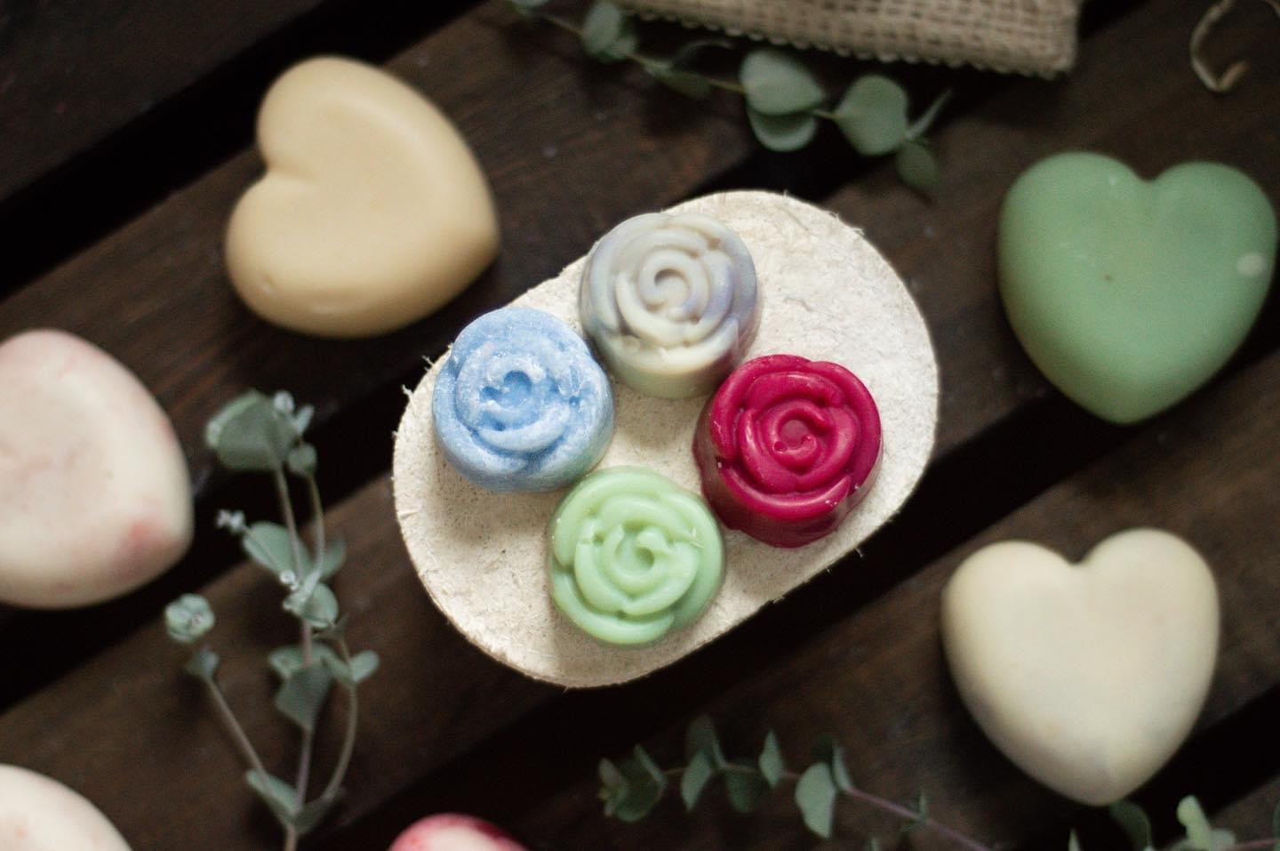 Händler - PLZ 2630 (Österreich) - Verschiedene Seifen in Form einer Rose oder in Form eines Herzens. - Würflacher Seifen