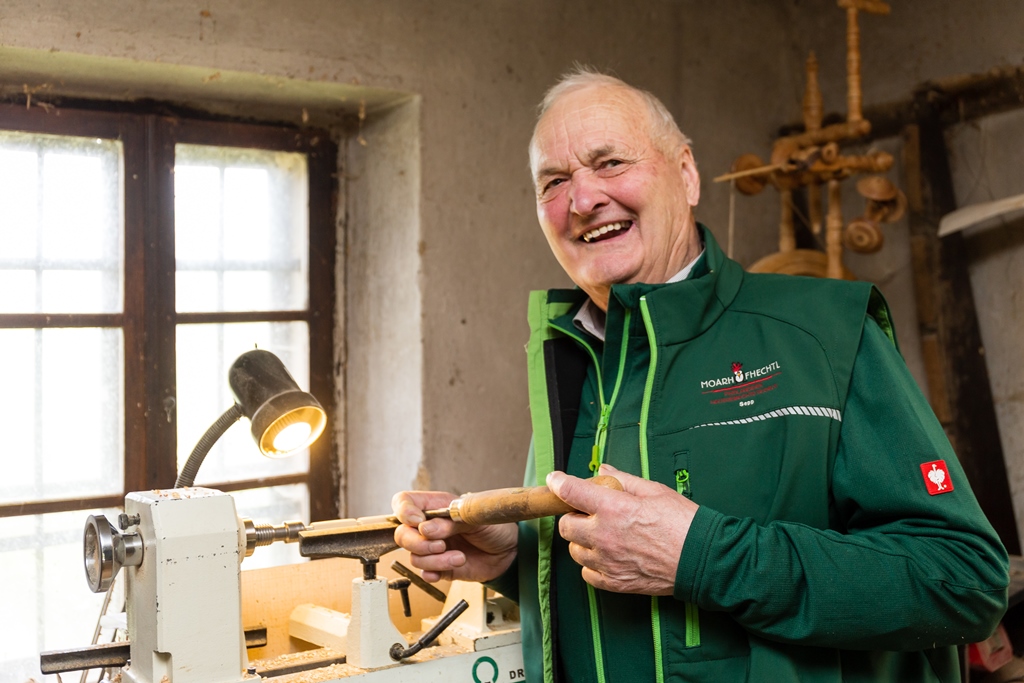 Händler - Steiermark - Josef Schrenk beim Drechseln seiner edlen Schreibwaren - Moarhofhechtl Fa. Schrenk, Teigwaren-Freilandeier-Hofladen