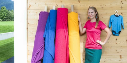 Händler - Salzburg-Stadt (Salzburg) - Glückskind by Agnes Leitner: Premium Basics - eigene Stoffentwicklung für traumhafte Kleidung für Baby, Kind und Erwachsene. 100% bio - Natur Pur. Garantiert Plastikfrei & Baumwollfrei. Merinowolle, Tencel, Seide. Natürlich hoher UV Schutz. T-Shirt, Hose, Body, Loop, Haube, Sonnenhut und mehr - Glückskind • Bio Mode & Stoffe