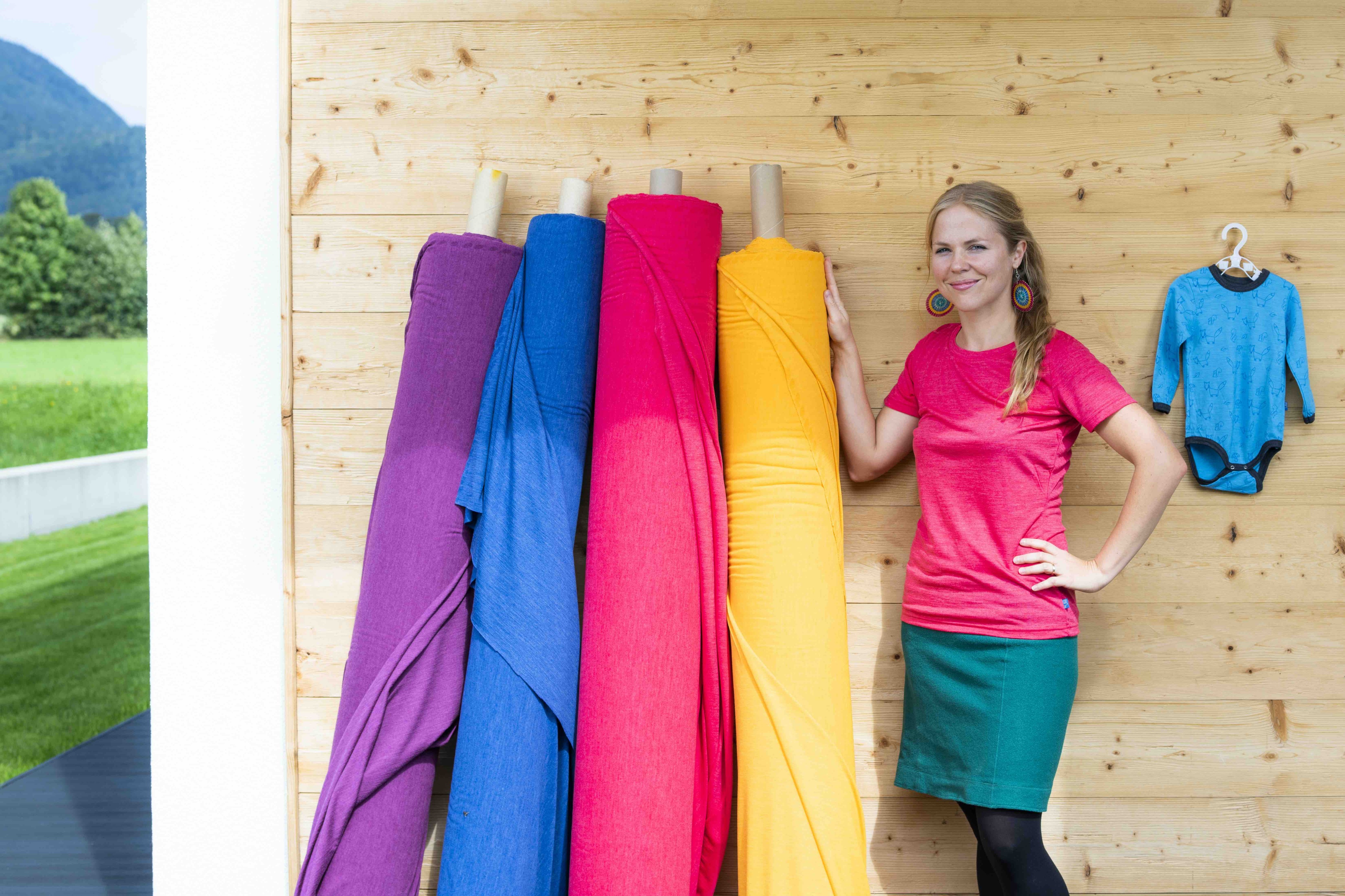 Direktvermarkter: Glückskind by Agnes Leitner: Premium Basics - eigene Stoffentwicklung für traumhafte Kleidung für Baby, Kind und Erwachsene. 100% bio - Natur Pur. Garantiert Plastikfrei & Baumwollfrei. Merinowolle, Tencel, Seide. Natürlich hoher UV Schutz. T-Shirt, Hose, Body, Loop, Haube, Sonnenhut und mehr - heywool (Glückskind) • Bio Mode & Stoffe