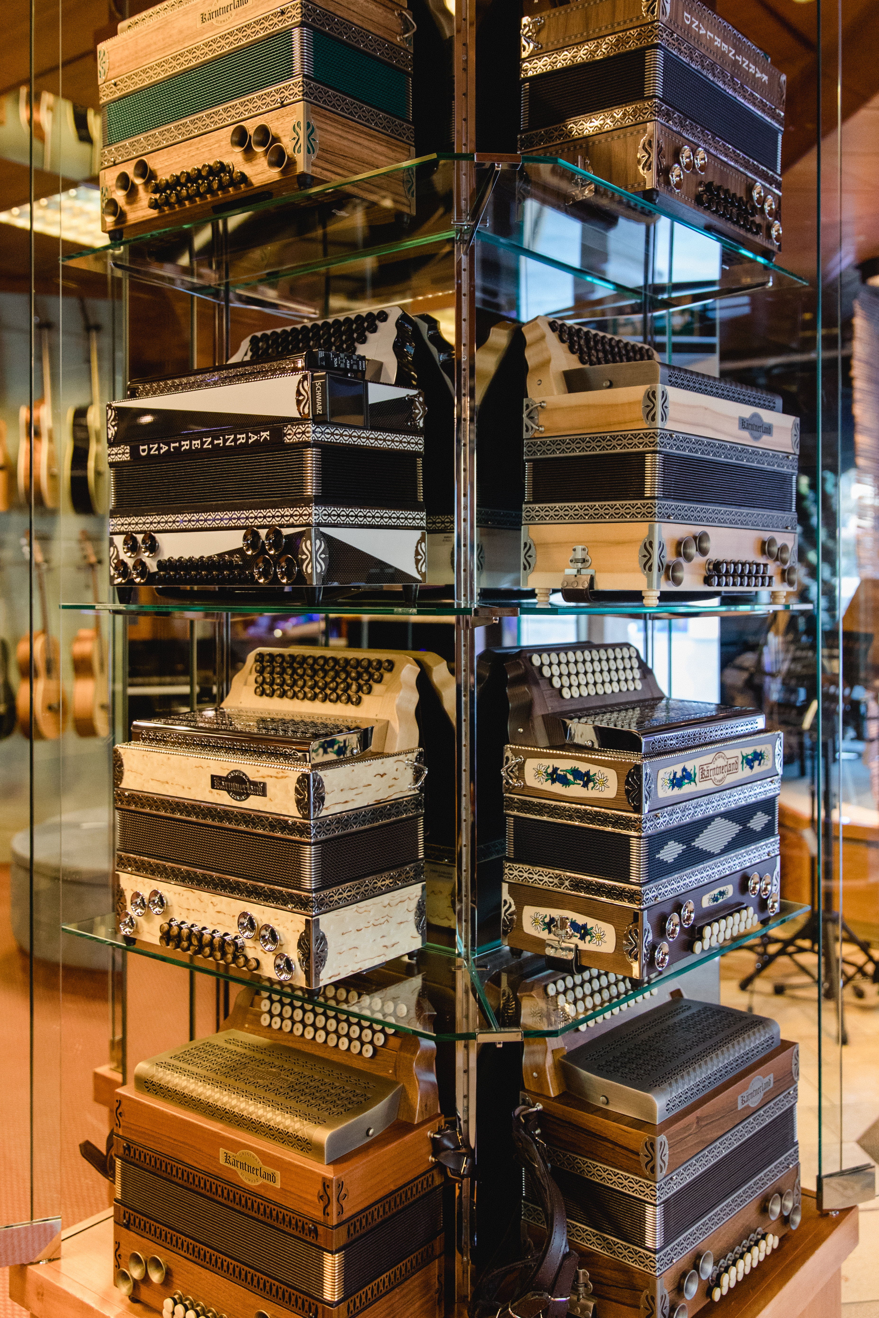 Musikhaus Lechner KG Produkt-Beispiele Tasteninstrumente