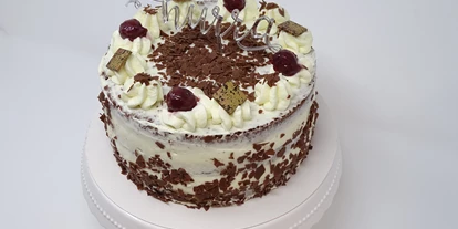 Händler - PLZ 7400 (Österreich) - Schwarzwälder-Kirsch-Torte klein (6 Portionen EUR 19,00)
Topfen-Joghurt-Torte klein 
Nuss-Nougat-Torte klein
Joghurt-Sahne-Torte klein - Zuckerpuppe - Süsses von Nela