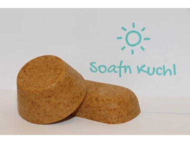 Unternehmen: Kennst du schon Zahnseife???  
Probiere sie aus und wirst begeistert sein!
Die wichtigsten Inhaltsstoffe sind:
·         Rügener Schlämmkreide
·         Xylit
·         Kurkuma
·         Äth. Pfefferminzöl, Salbeiöl und Eucalyptusöl;
      weiters Sheabutter, Kakaobutter und Bienenwachs. - Soafn Kuchl