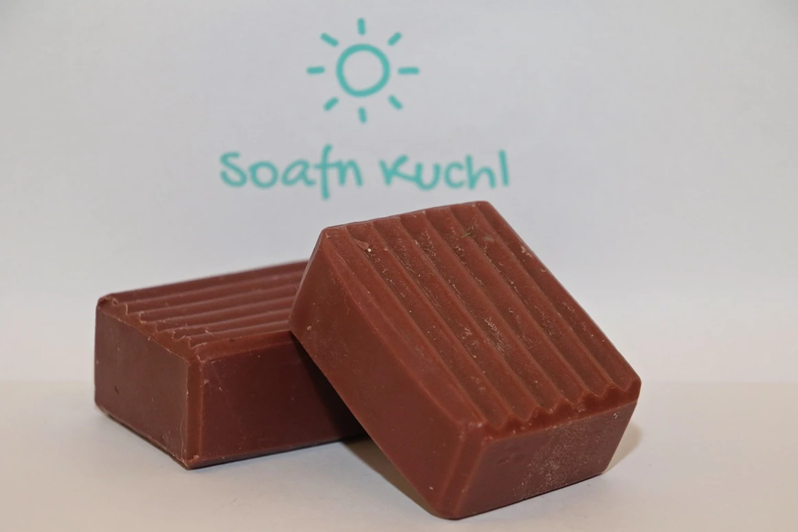 Unternehmen: Meine Rotweinseife duftet herrlich nach Glühweingewürzen.
Durch ihren Hauptbestandteil – Olivenöl – ist sie eine sehr pflegende und hautfreundliche Seife.
 - Soafn Kuchl