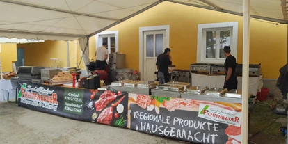 Händler - Bezirk Gmünd - Unser Team beim Vorbereiten einer Veranstaltung! - Landfleischerei Fichtenbauer GmbH