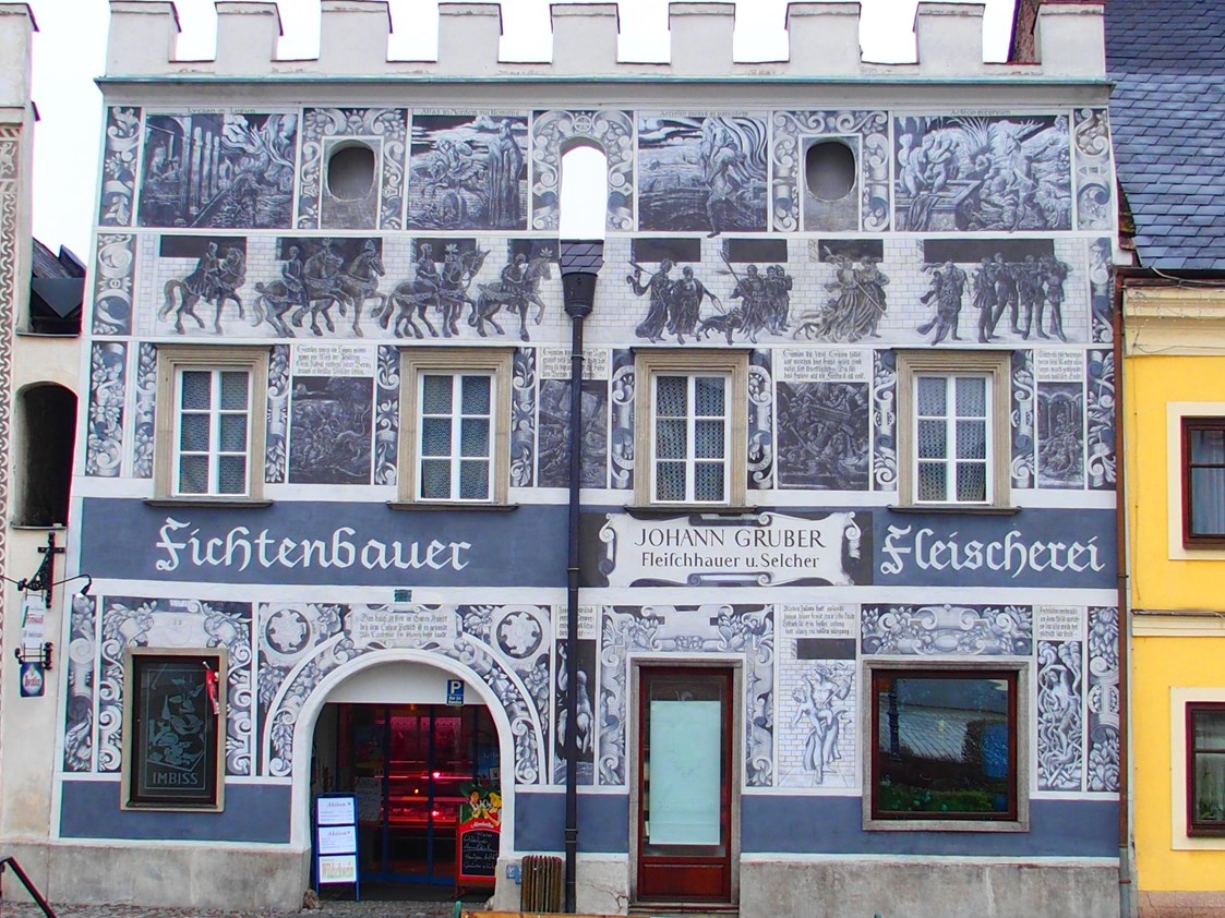 Unternehmen: Unsere Filiale in Gmünd am Stadtplatz 33
Sgraffito Haus aus dem 14. Jahrhundert - Landfleischerei Fichtenbauer GmbH