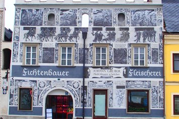 Unternehmen: Unsere Filiale in Gmünd am Stadtplatz 33
Sgraffito Haus aus dem 14. Jahrhundert - Landfleischerei Fichtenbauer GmbH