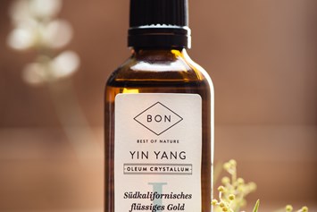 Unternehmen: Yin Yang südkalifornisches flüssiges Gold - 100% Jojobaöl - BIO - B.O.N. Natural Product GmbH