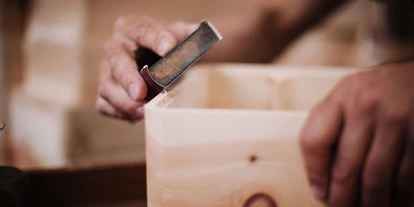 Händler - Fürstenfeld - Brotbox aus Zirbe - Einrichtungswerkstätte Gross GMBH & COKG