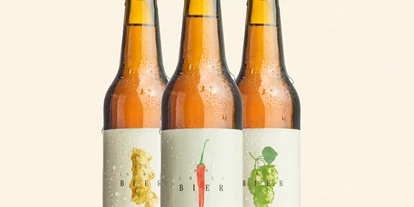 Händler - PLZ 5161 (Österreich) - Diese Bio-Bierspezialitäten wurden vom Salzburger Gastronomen Yaoyao Hu entwickelt.
Verarbeitet werden ausschließlich reinstes Bergquellwasser, schonend geröstetes, karamellisiertes Braumalz sowie erlesener Aromahopfen, der die Entfaltung der edlen Zutaten am Gaumen unterstützt. - Yaoco GmbH - Yaoyao GmbH