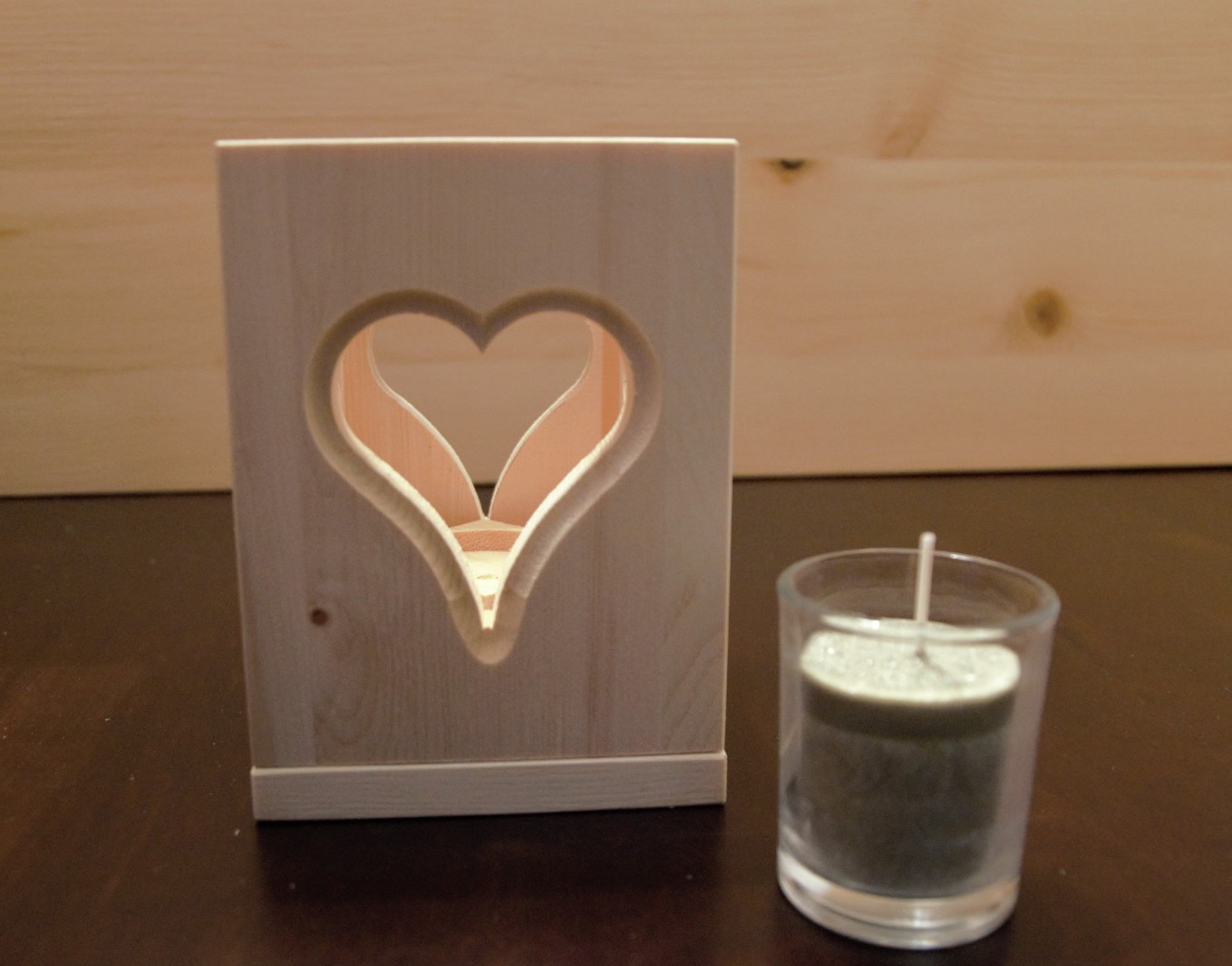 Tischlerei Holz Produkt-Beispiele Windlicht Zirbenherz mit Votivkerne