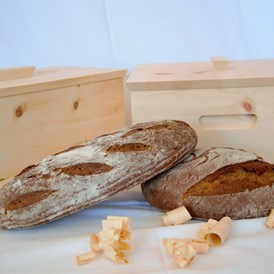 Unternehmen: Brotkisten aus Zirbenholz rechteckig und quadratisch - Tischlerei Holz