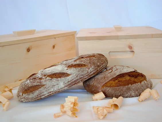 Unternehmen: Brotkisten aus Zirbenholz rechteckig und quadratisch - Tischlerei Holz