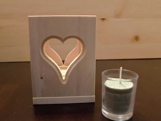 Unternehmen: Windlicht Zirbenherz mit langbrennender Votivkerze - Tischlerei Holz