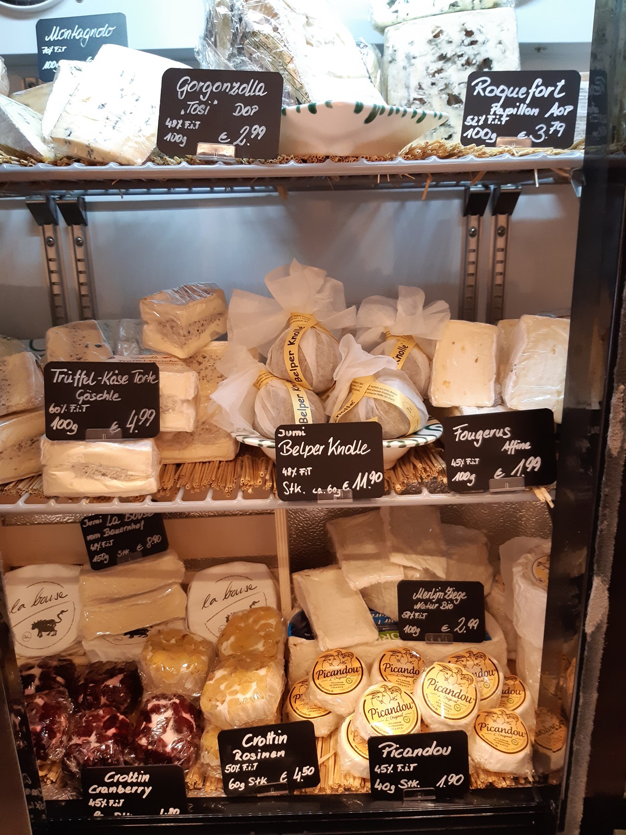 KAS KG Produkt-Beispiele Käse, Wein,Schokolade, Wurst und Speck