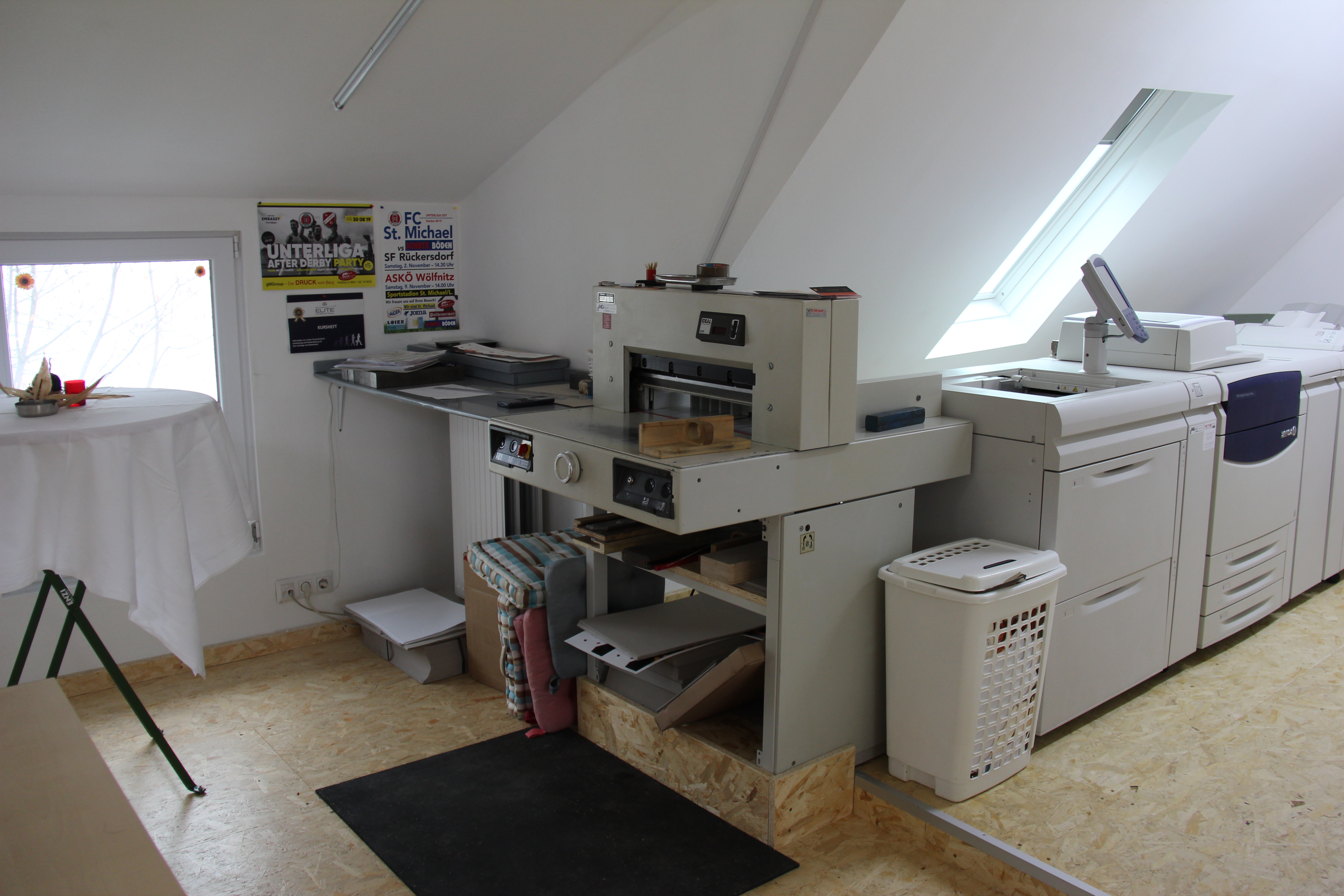 Händler - bevorzugter Kontakt: per WhatsApp - Büroräume - gMGroup – Der DRUCK vom Berg