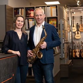 Unternehmen: Karl und Angelika Danner in ihrem Kompetenzzentrum für Musik in der Linzer Harrachstraße! - Danner Musikinstrumente