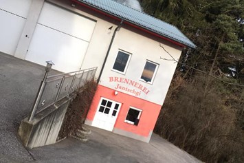 Unternehmen: Brennerei, Mostkeller - Edelbrennerei Jantschgi 