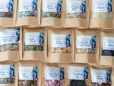 Unternehmen: Verschiedene Räuchermischungen und Weihrauch im Aromasackerl - Energie-Werkstatt