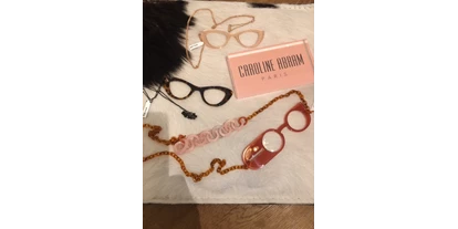 Händler - PLZ 5161 (Österreich) - Handlesebrillen in Ihrer individuellen Glasstärke angefertigt. Speisekarte lesen , beim Shoppen  umhängen - immer zur Hand !  - Bringen Sie einfach Ihre vorhandene Lesebrille mit - den Rest machen wir . Versand auch per Lieferservice .Preisanfrage gern Telefonisch . - Amadeus Optic GmbH