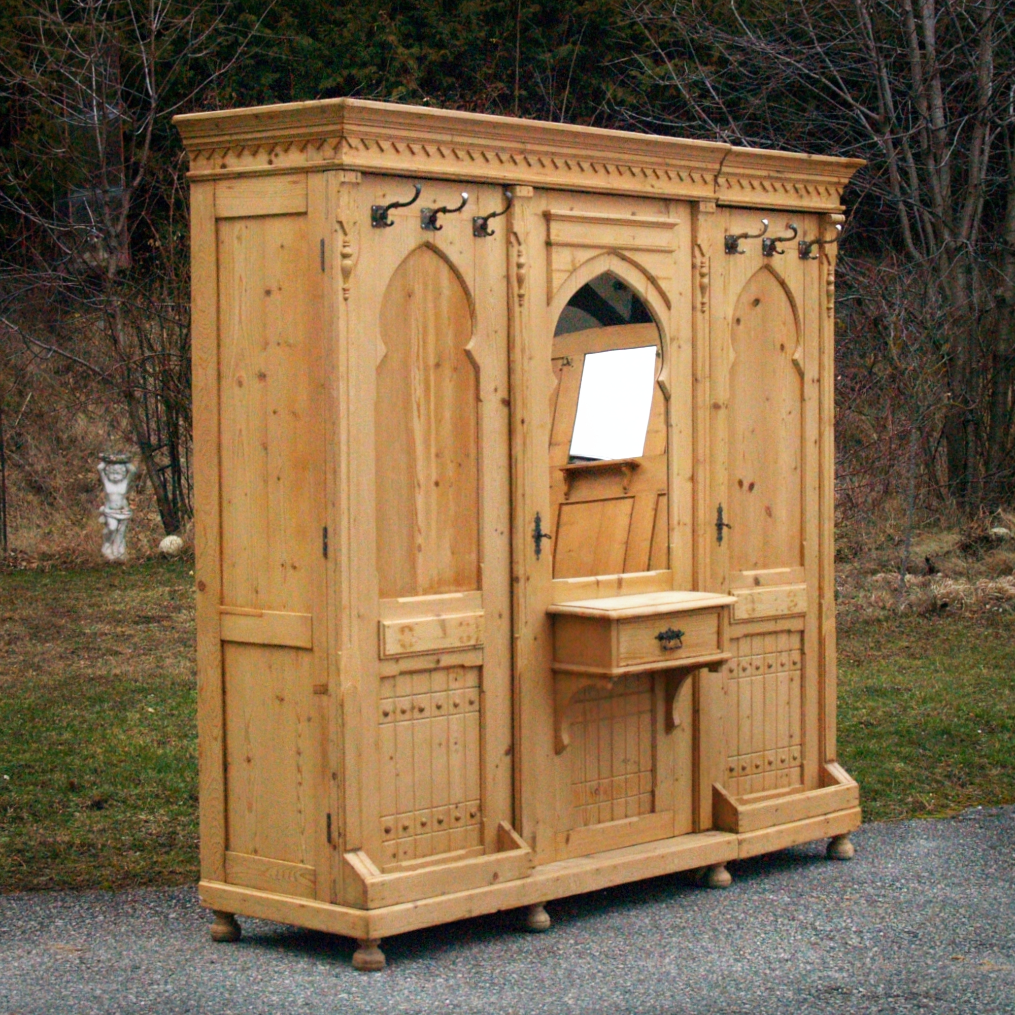 GOETHEs GALERIE Produkt-Beispiele Diesen Bauernschrank und einige andere Naturholz Bauernmöbel aus unterschiedlichen Jahrzehnten ...