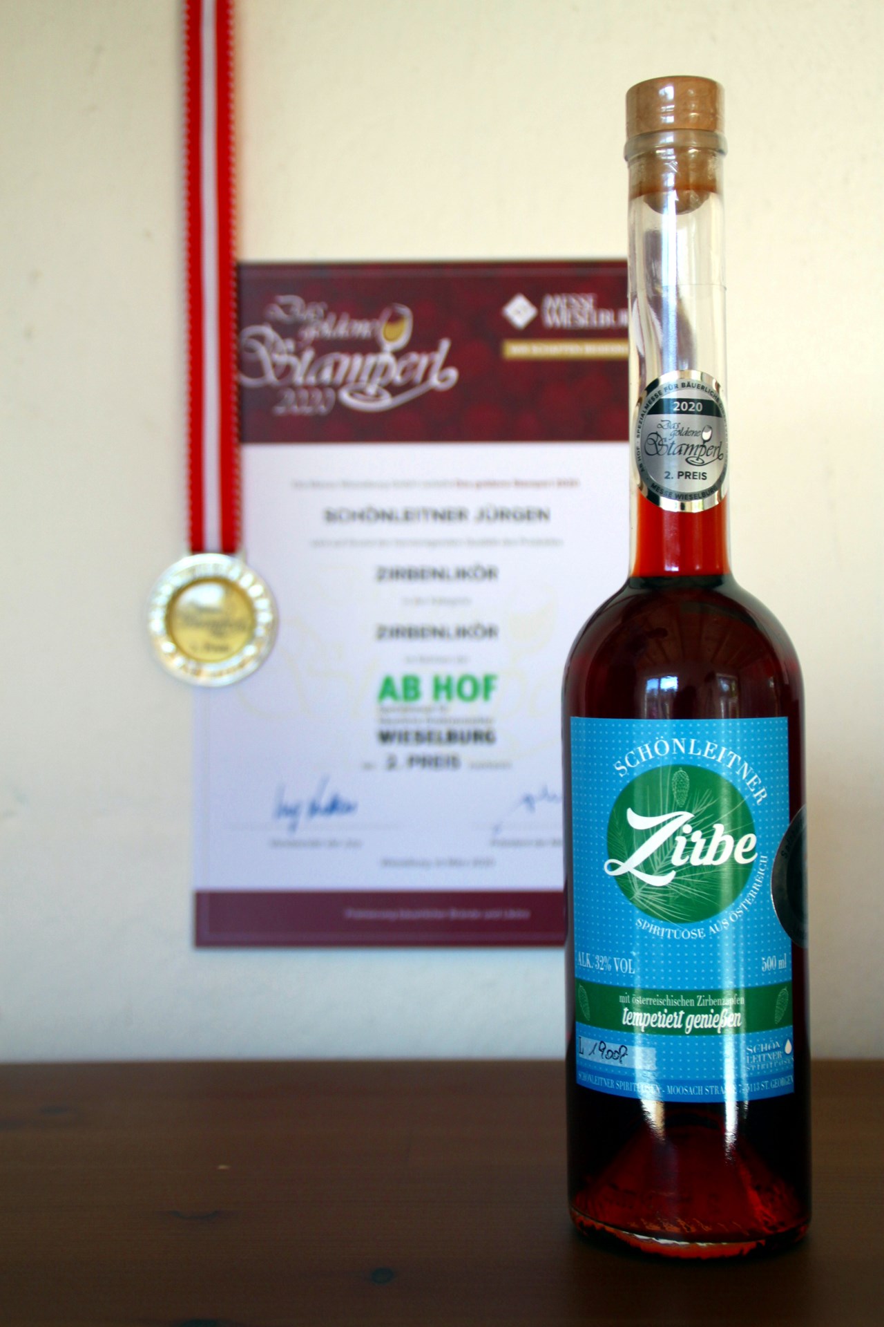 Schönleitner Spirituosen Produkt-Beispiele Zirbe Alk. 32% Vol.