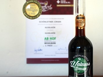 Schönleitner Spirituosen Produkt-Beispiele Walnuss Schnaps Alk. 24% Vol