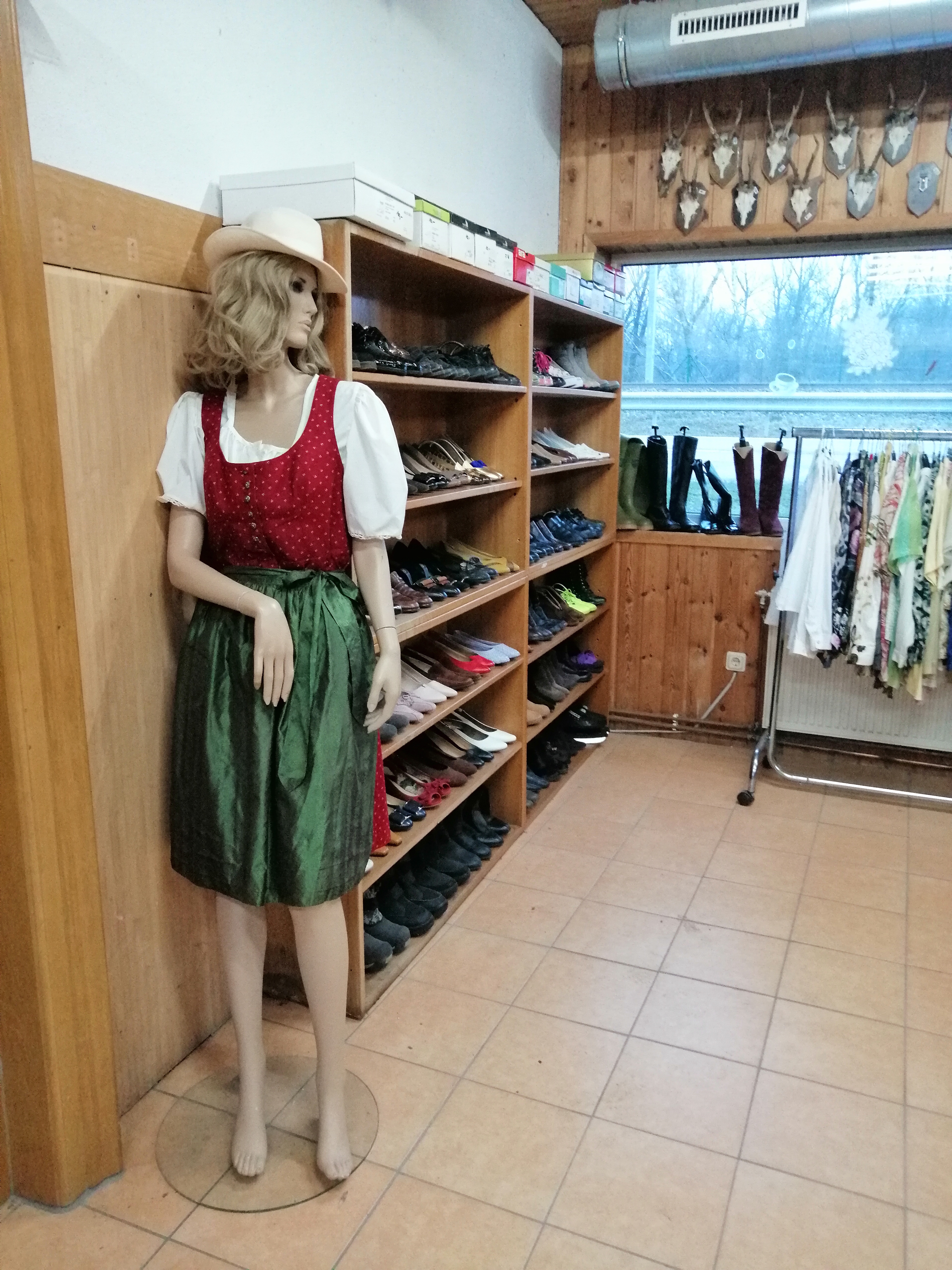 Unternehmen: Sachslehner Doris u. Walter Ges.n.b.R. Altwaren Gebrauchtmöbel Kleintransporte