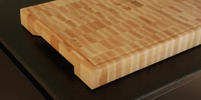 Händler - Utzenaich - Schneidbrett mit umlaufender Saftrillen-Fräsung (sehr beliebt bei unseren Hobby-Griller) - gastro HACKBLOCK manufaktur