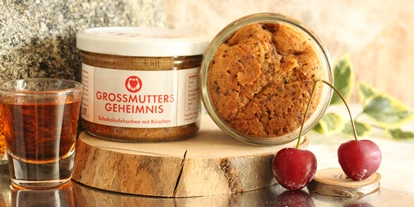 Händler - PLZ 4240 (Österreich) - Großmutter`s Geheimnis
Schokolade Nuss Kuchen mit in Wodka eingelegten Weichseln - Backen mit Herz e.U.