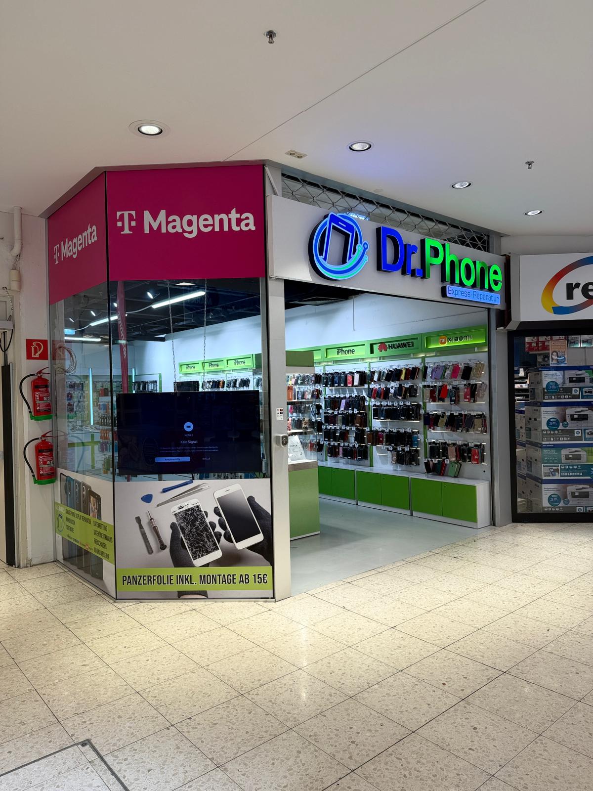 Unternehmen: Außenansicht von Dr. Phone Industriezeile 76, 4020 Linz im Interspar Einkaufszentrum. Express Handy Reparatur, Tablet Service, Laptop Reparatur und Smartphone Zubehör mit schneller Abwicklung und professionellem Kundenservice. - Dr. Phone Handyreparatur Linz (im Interspar)