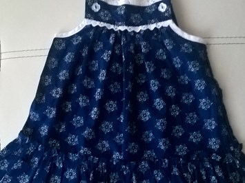 Schmuck-Blaudruck Jalili & Panzer GsbR Produkt-Beispiele Blaudruck Kinderkleid aus Blaudruckstoff, 100% Baumwolle