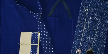 Händler - Gleisdorf - Blaudruck-Krawatte Handarbeit, Notizblock aus Leder A-6 mit Blauddruckapplikationen, Einkaufstasche, modische Halsketten - Schmuck-Blaudruck Jalili & Panzer GsbR
