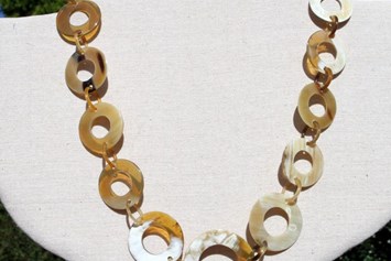 Unternehmen: Halskette aus Horn - Avanova