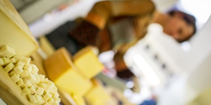 Händler - Klagenfurt - Wir stehen auf regionale Zutaten aus der Umgebung! Nicht nur das Getreide, sondern auch Milch- und Wurstprodukte, Gemüse, Obst.... so wie hier z.B. der herrliche Käse von der Kaslabn aus den Nockbergen. - Bäckerei Wienerroither GmbH