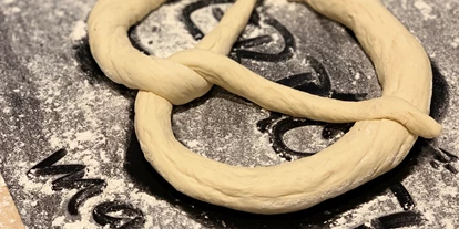 Händler - Klagenfurt - Unser Logo enthält das alte Zunftzeichen der Bäcker: Unsere Wurzeln liegen in der österreichischen Backtradition, und trotzdem sind wir neugierig auf Neues. - Bäckerei Wienerroither GmbH
