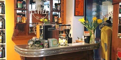 Händler - überwiegend regionale Produkte - Traunviertel - Verkosten Sie an unserer Kaffeebar unsere frisch gerösteten Kaffees! - Hrovat‘s ein Stück Bad Ischl