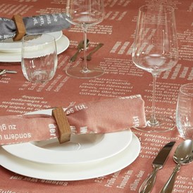 Unternehmen: Tischtücher nach Maß aus BIO-Baumwolle, mit eingewebten Botschaften. - verum textilia by Armin Landskron