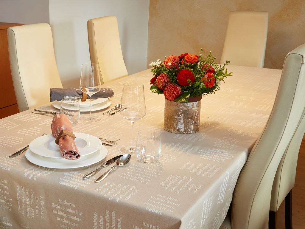 verum textilia by Armin Landskron Produkt-Beispiele Tischtuch nach Maß in allen Größen